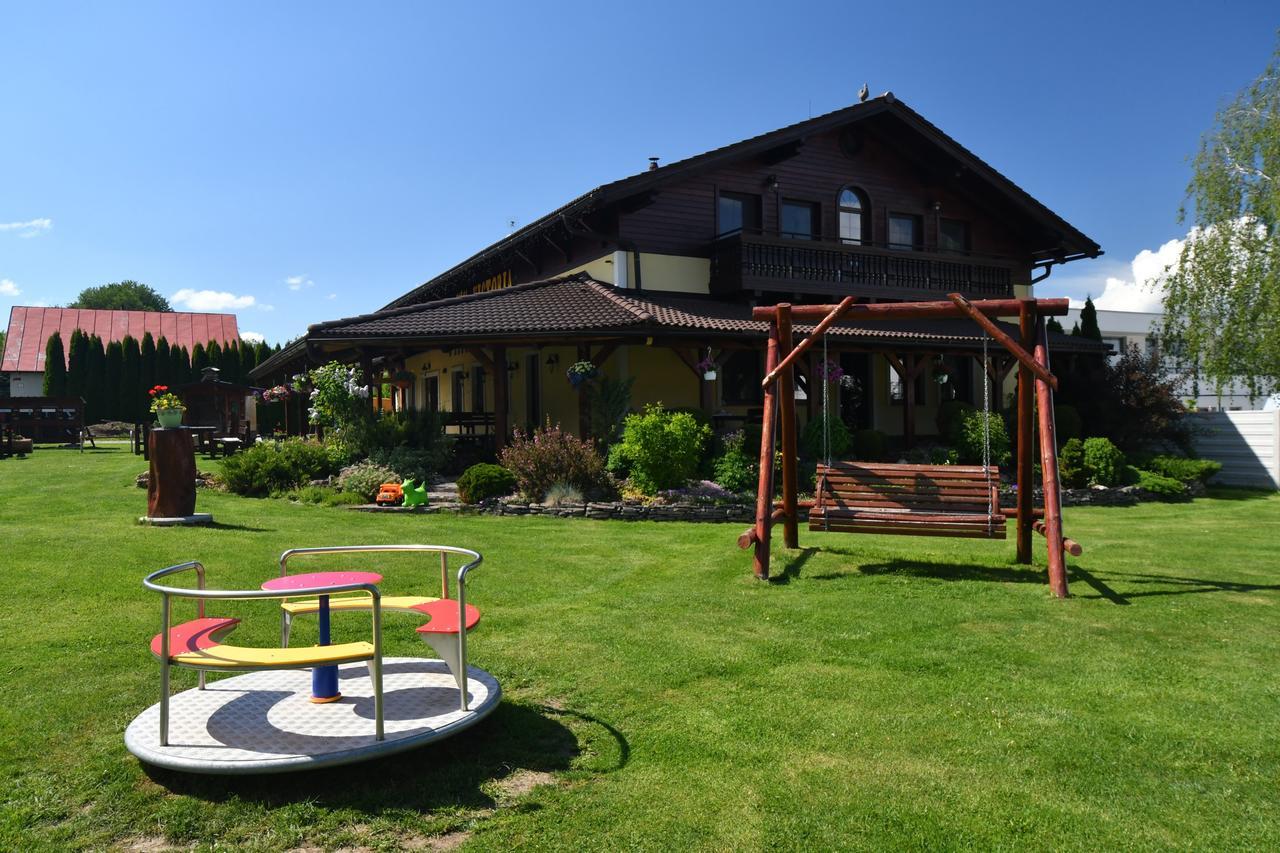 Villa Victoria Penzion Ліптовський Ян Екстер'єр фото